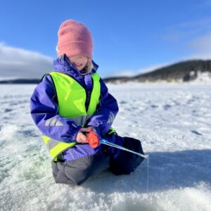 Sandvika barnehage på isfiske