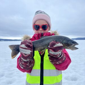 Sandvika barnehage på isfiske