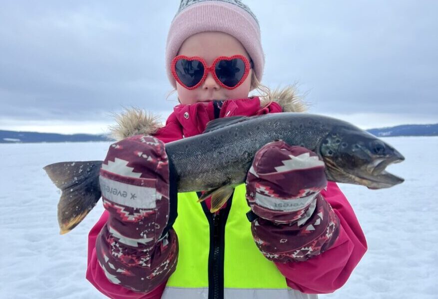 Sandvika barnehage på isfiske