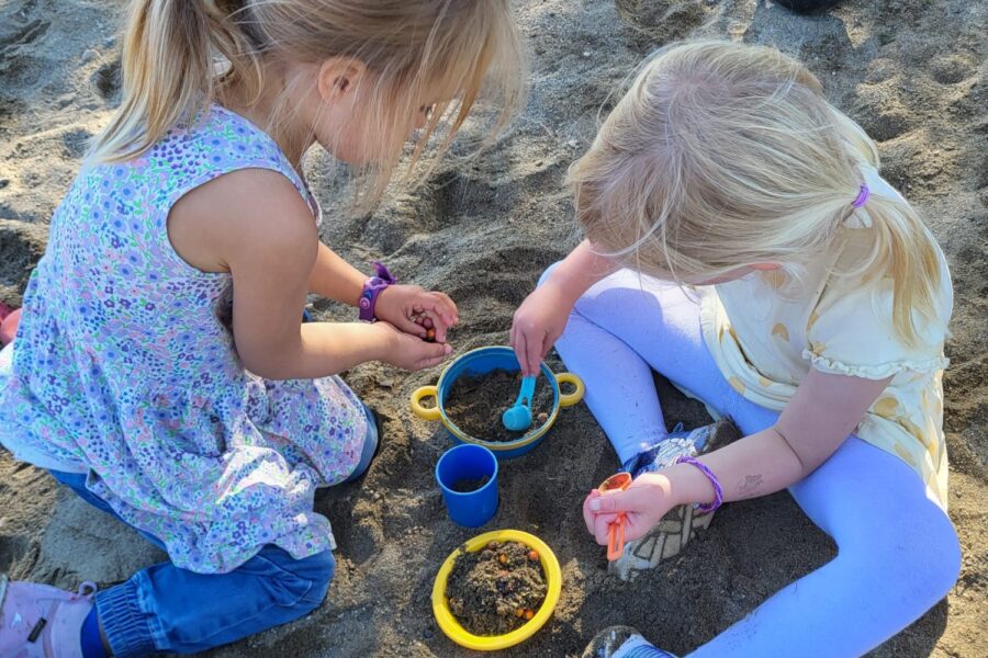 Sørli barnehage leker ute