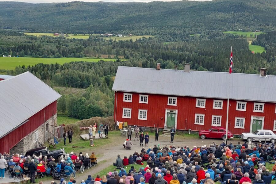 Pe-Torsa show på Oppgård